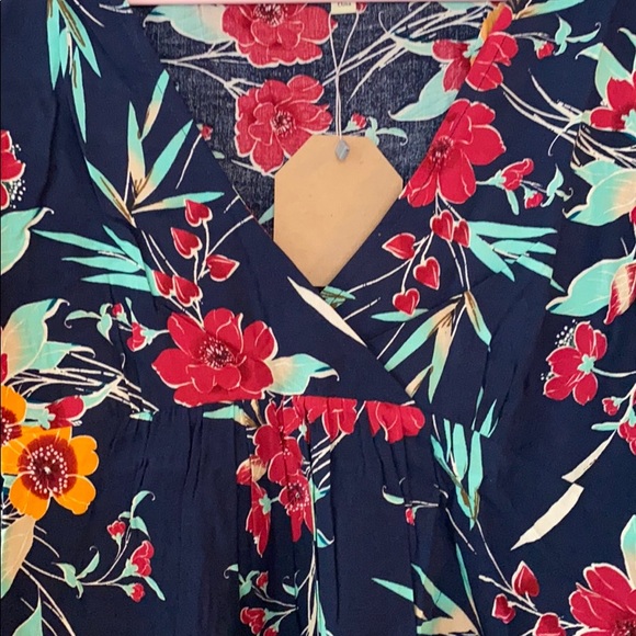 NWT Kori floral print top with fringe trim - Picture 3 of 3